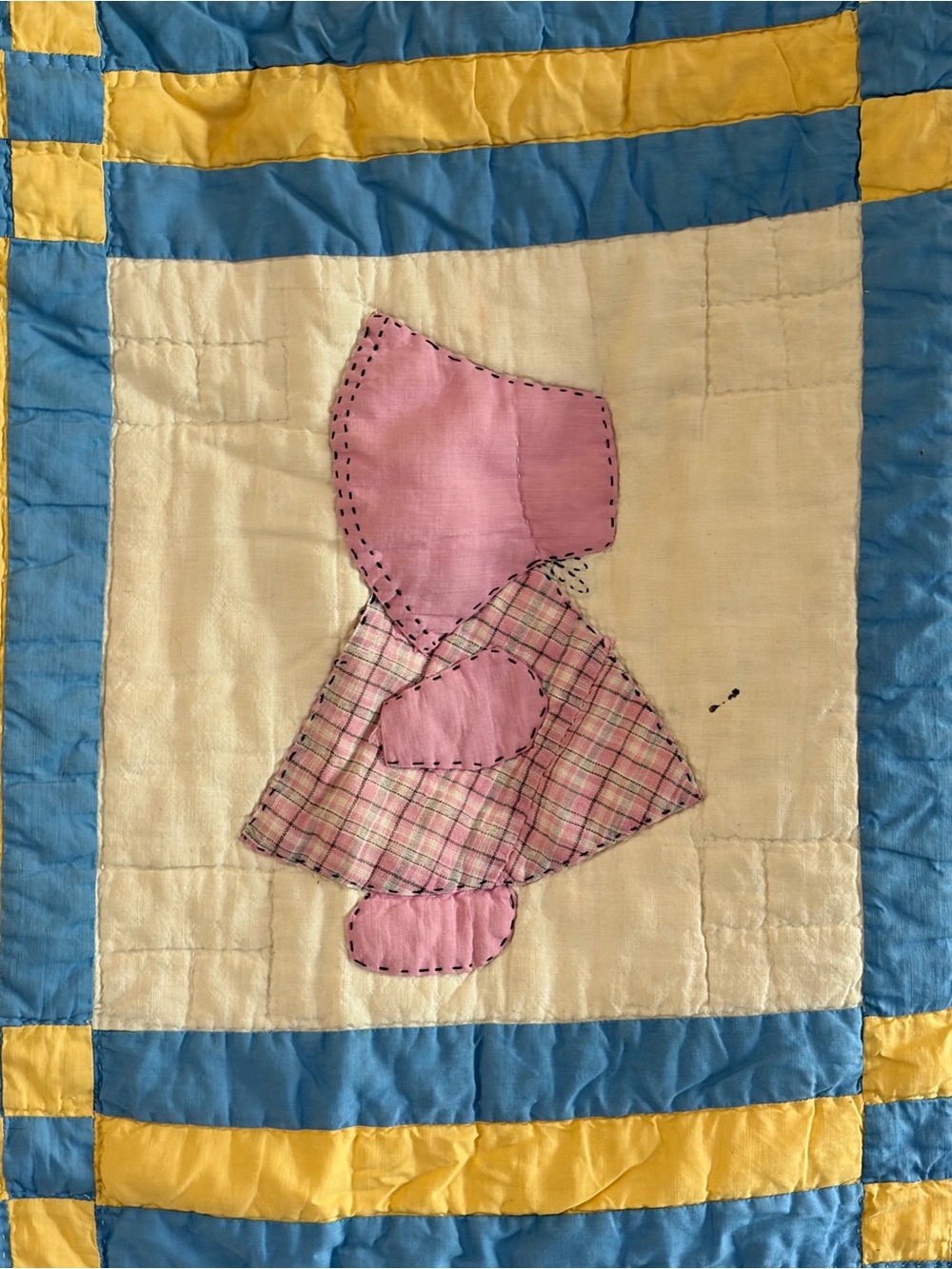 Antique Handmade Quilt- Charming “Dutch Girl” Pattern - Picture 4 of 12